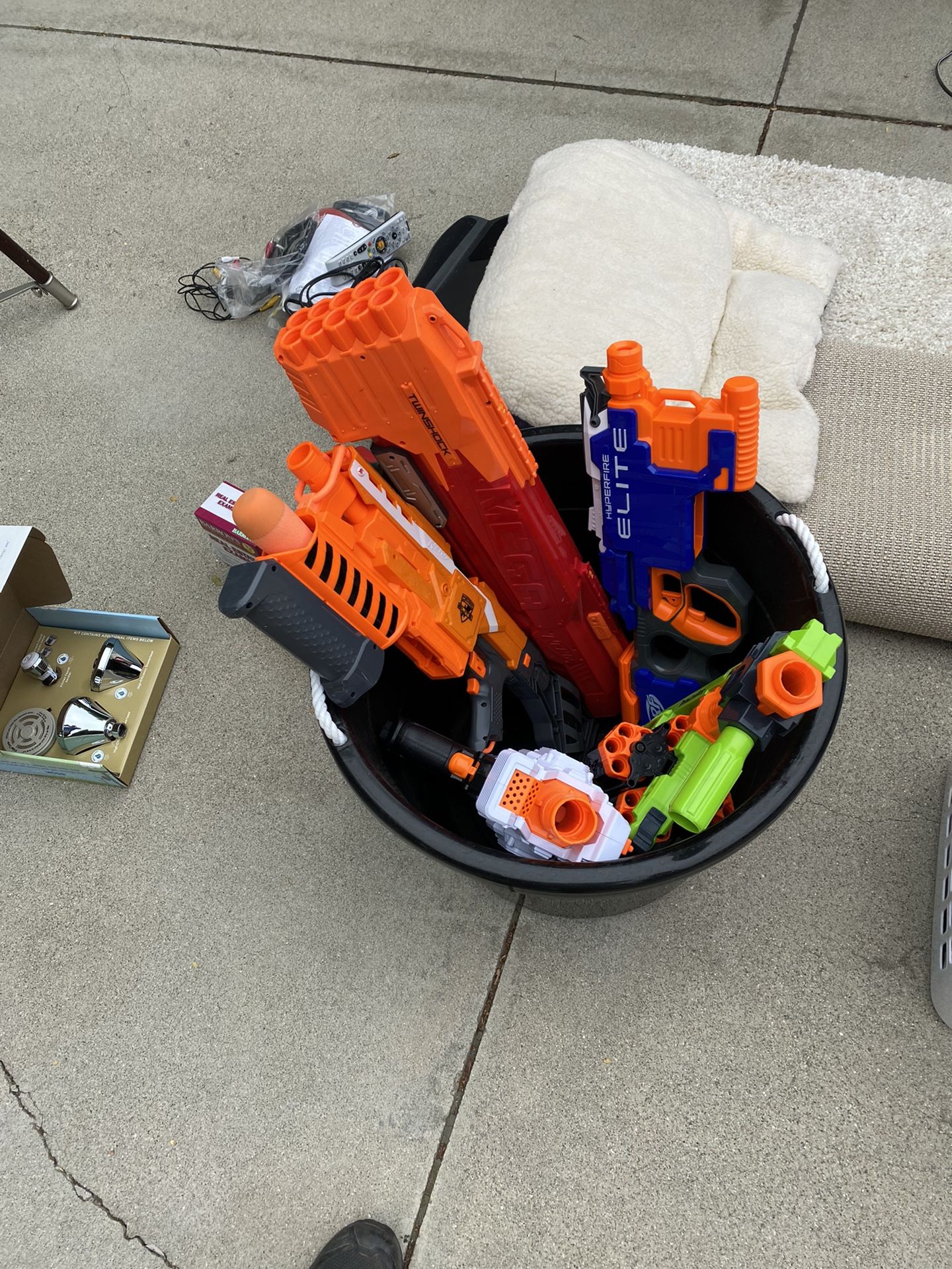 NEW!!Nerf Roblox MM2 Dartbringer Dart Blaster Toy for Sale in Laguna  Niguel, CA - OfferUp