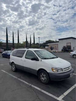 Toyota Sienna Minivan White