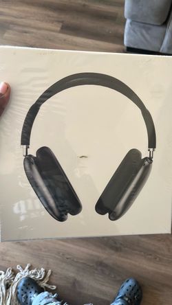 AIRPODS MAX BRAND NEW