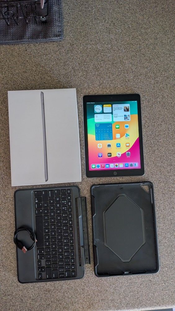 Apple IPad 6th Gen WiFi 32GB Case Keyboard Folio wi fi 32 gb