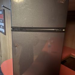 3.2 Cu Mini Fridge 