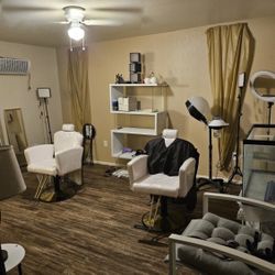 1 Salon Chair, Doorway fan, Lamps