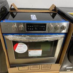 Slide In Range Frigidaire New 