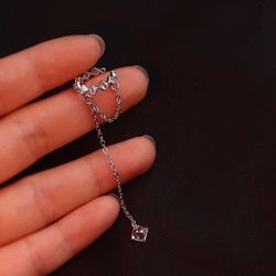 Diamond-shaped tassel ear clip Left ear