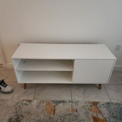 TV Stand LIKE NEW!!  Fits 60" Tv