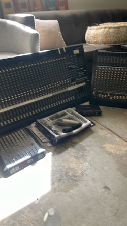 Studio equipment with 3 cordless microphones and beat machine