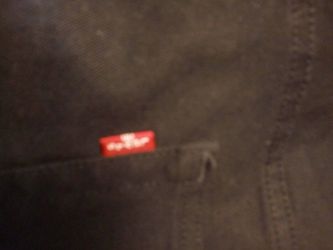 Black Levi's jeans
