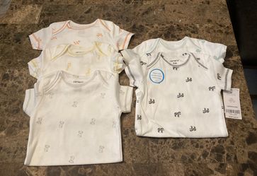 Carter’s 5 piece onesies size 6 months