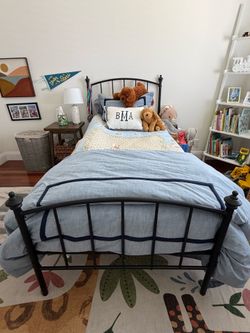 Metal bed frame