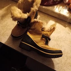 Sorel boots Ladies Size 7