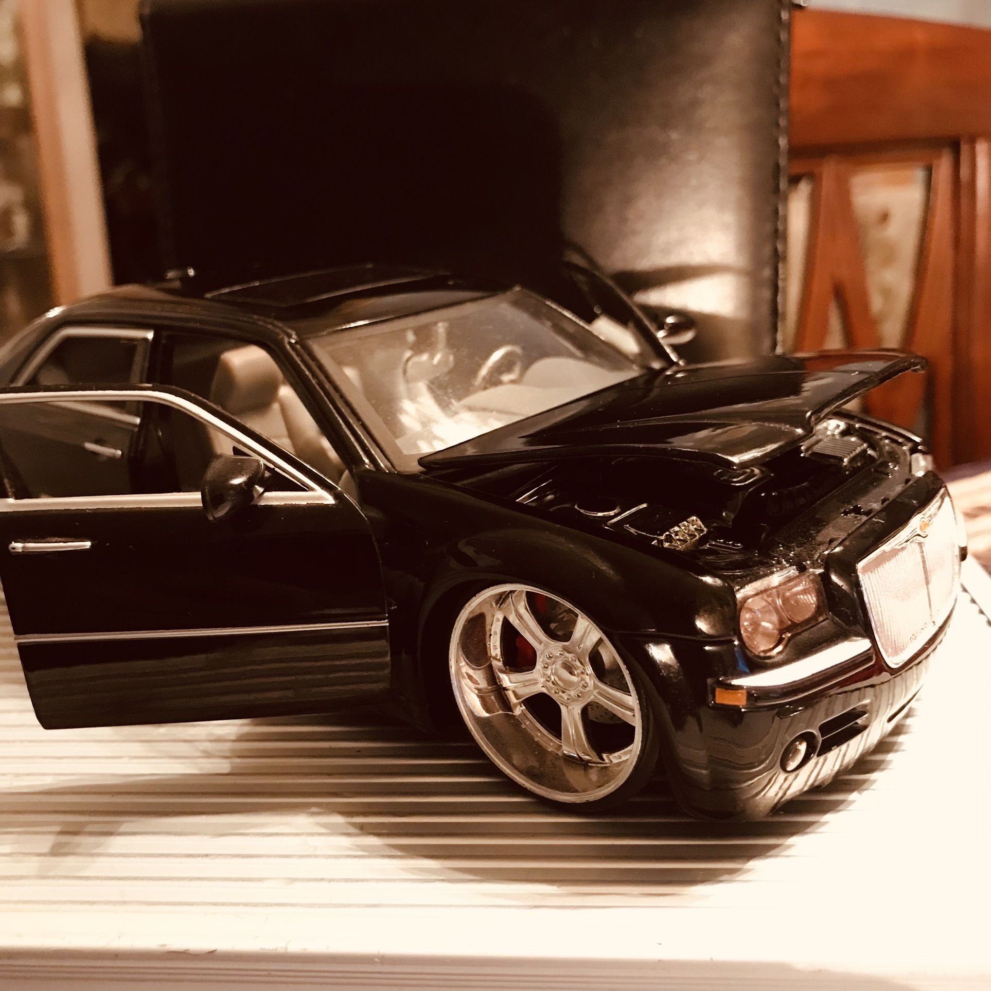 Discontinued Jada 1/24 Scale 2005 Black Chrysler 300C Hemi DUB