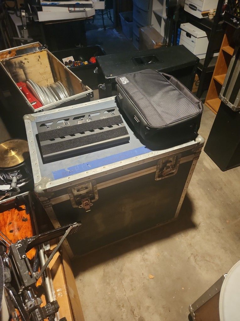 Pedal Board With Cables Power Supply And Case