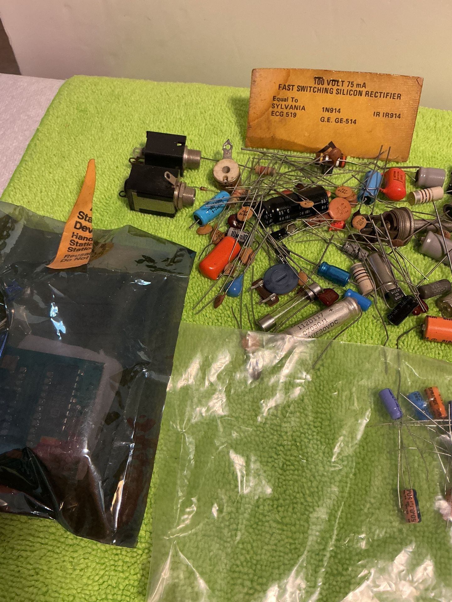 ELECTRONICS ASSORTMENT - SEE ALL PICTURES - SOME NEW AND SOME USED - All for $15