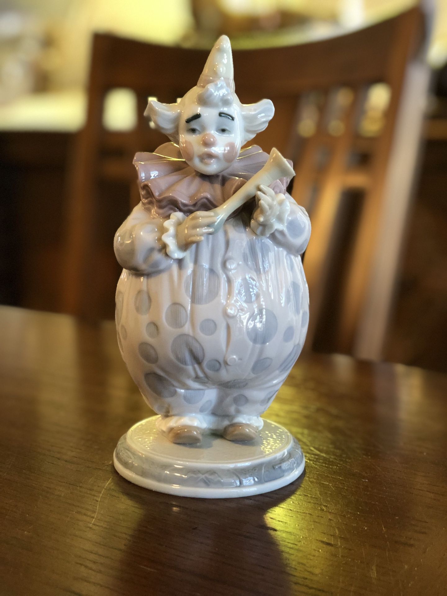 Beautiful ladro Figurine #6938 The Show Begins, Circus Clown Holding Horn, Mint Condition