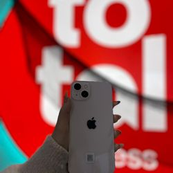 🚨📱 SWITCH & SCORE BIG! 📱🚨 Ready for a serious upgrade? 🌟 Switch to Total Wireless today and get a FREE iPhone 13 – yes, totally FREE when you mak