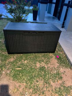Outdoor lockable storage