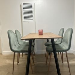 TABLE AND 4 CHAIRS