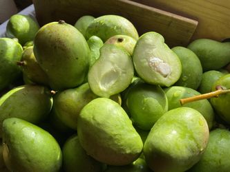 Mango verde y nance $10 la libra