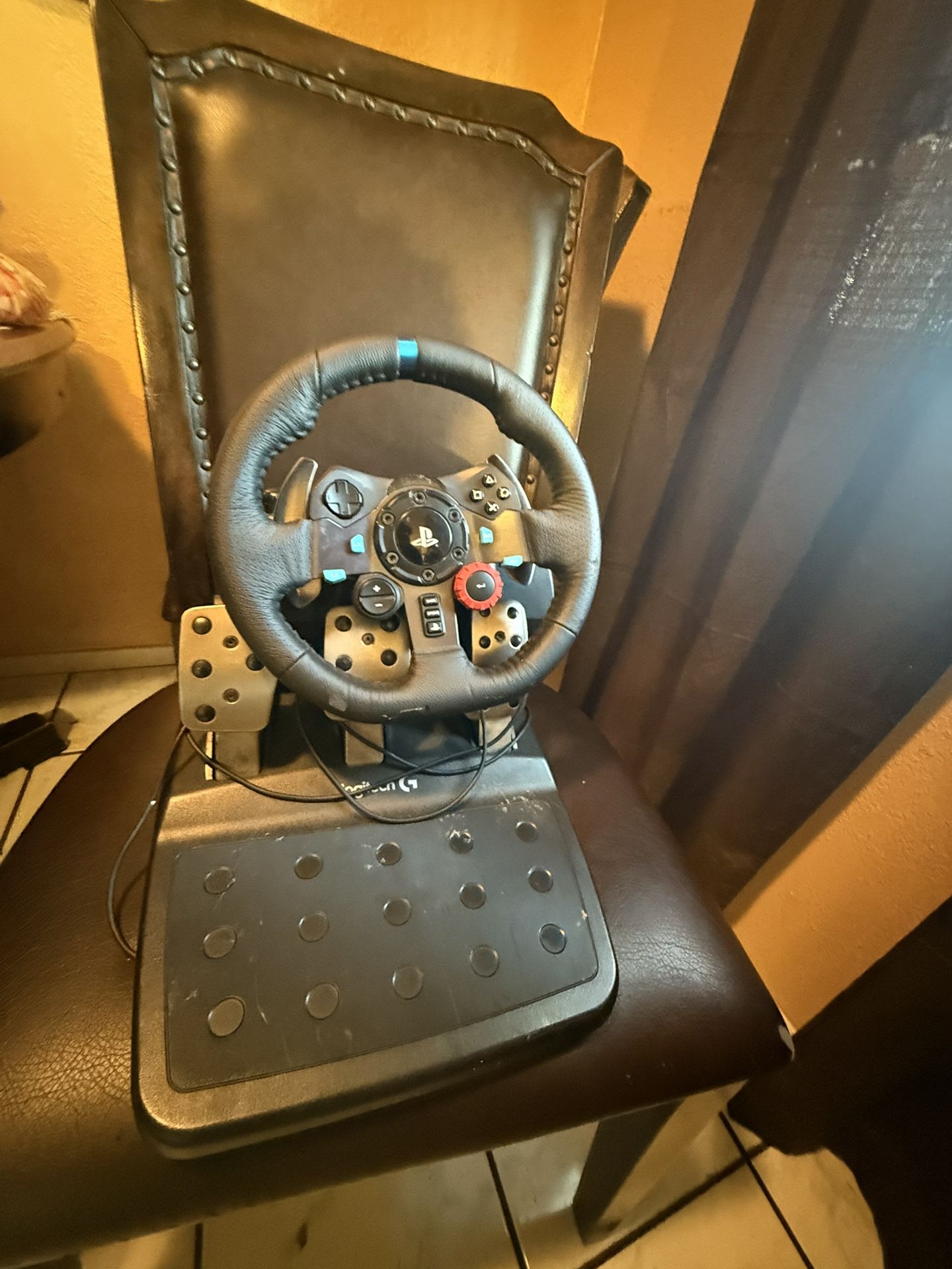 Logitech G29 Driving Force Racing Wheel