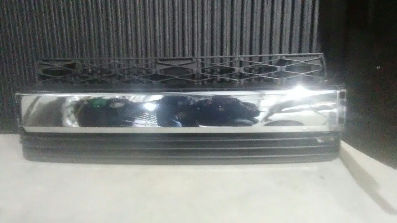 2014-19 Toyota 4 Runner front bumper grill.