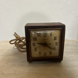 Vintage GE Telechron Electric Clock