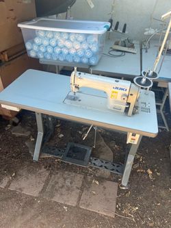 Juki DDL-8700 Industrial Sewing Machine - Power Unit Issue - For Parts or Repair