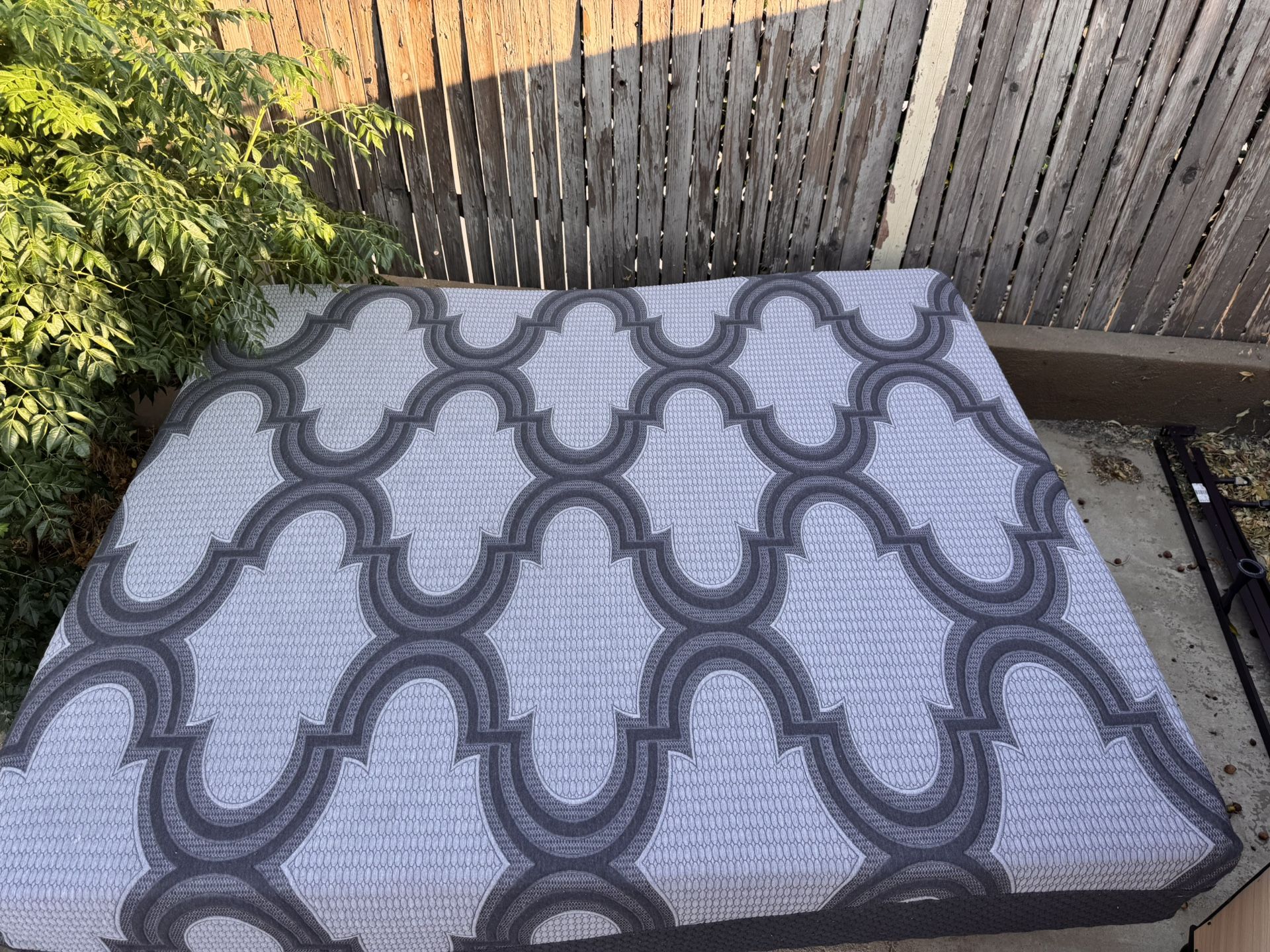 Queen Size Bed 