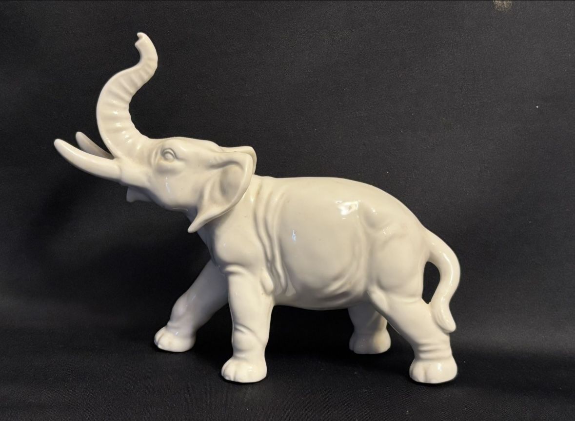 Porcelaine Figure Elephant, For Decoration