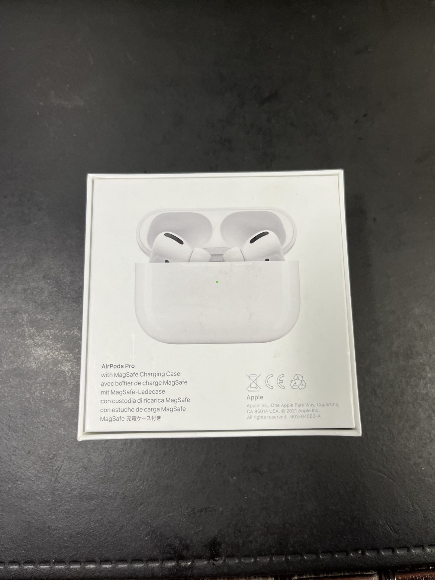 AirPod Pro (Broken Earbuds- Working Charging Case)