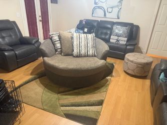 Large Round Swivel Cuddle Chair