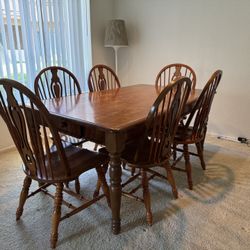 Kitchen table and 6 chairs 
