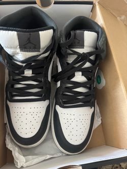 Air Jordan 1 Mid White Black Sneakers