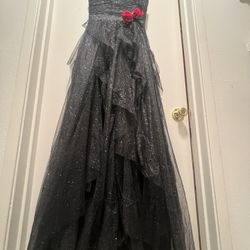 Black fluffy mesh multi-layered shiny long dress. Noble and mysterious, suitable for dinners, cocktail parties, and various parties. Also suitable for