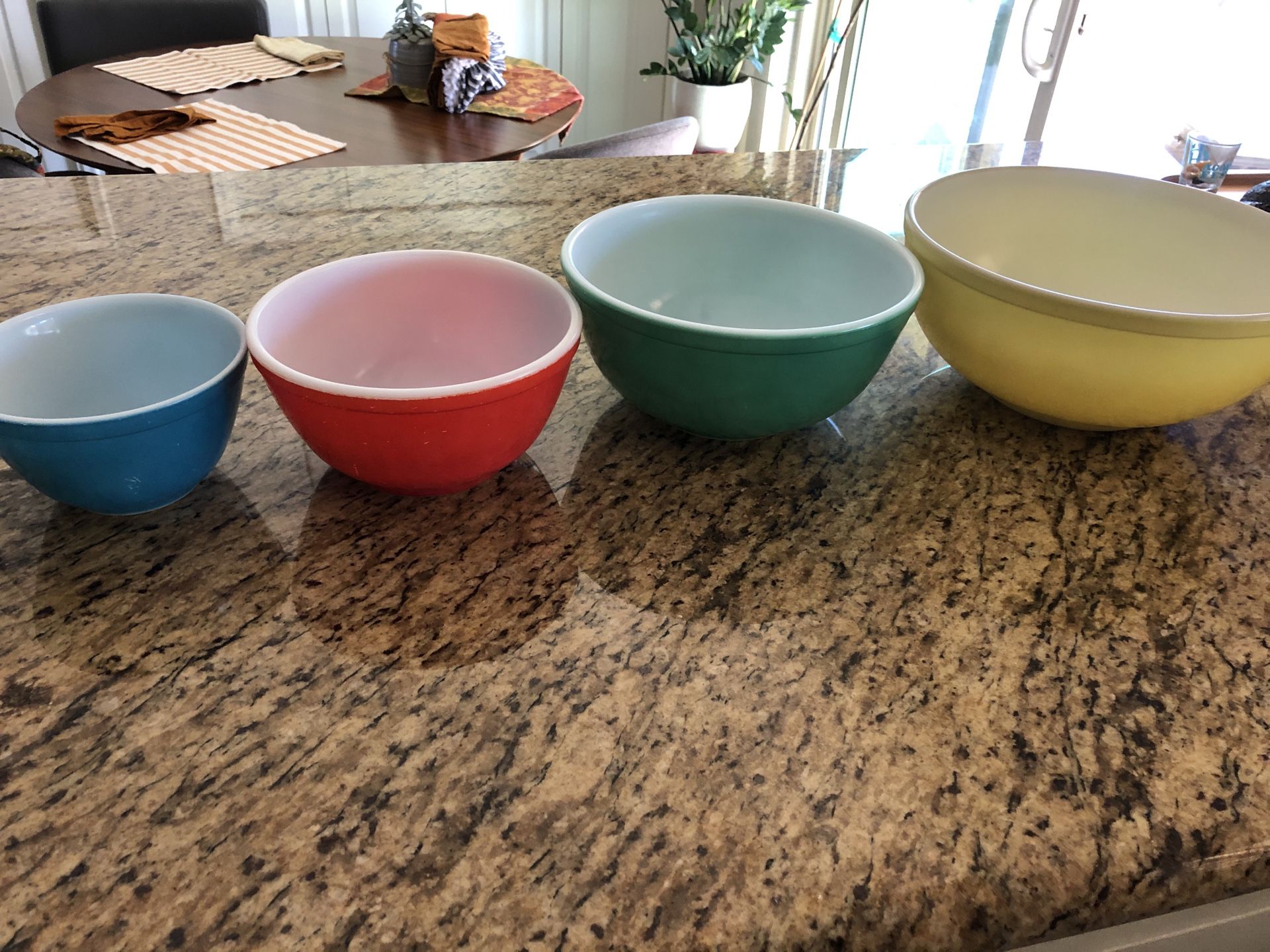 Classic Pyrex glass mixing bowls