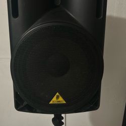 Dos Bosnias Marca Behringer