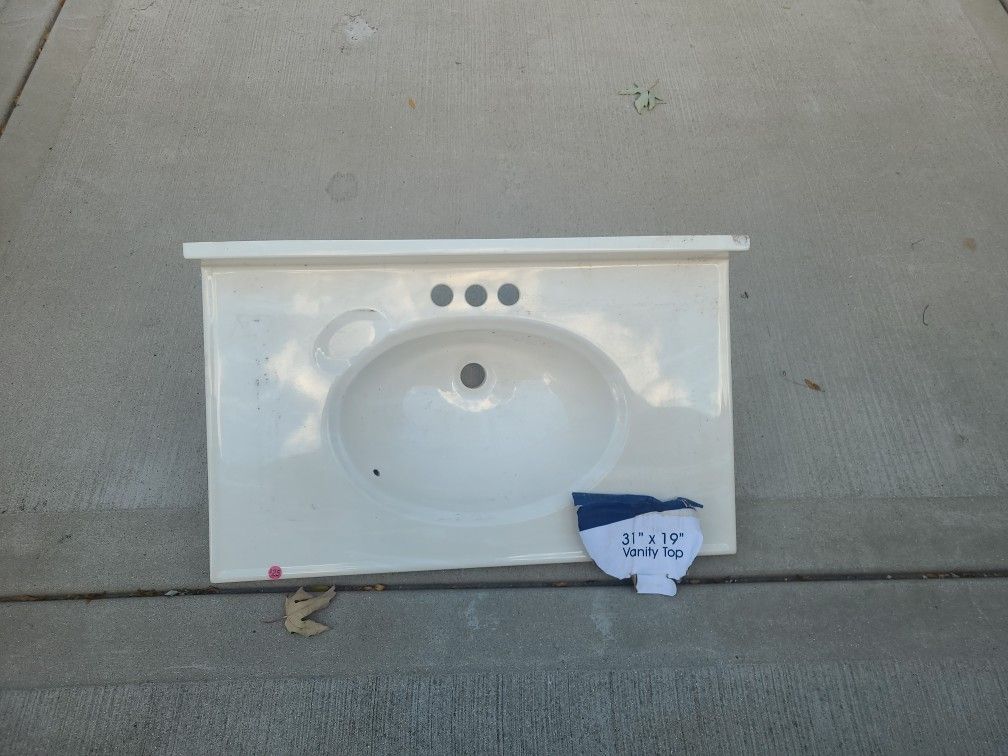 Vanity top never used no box,
