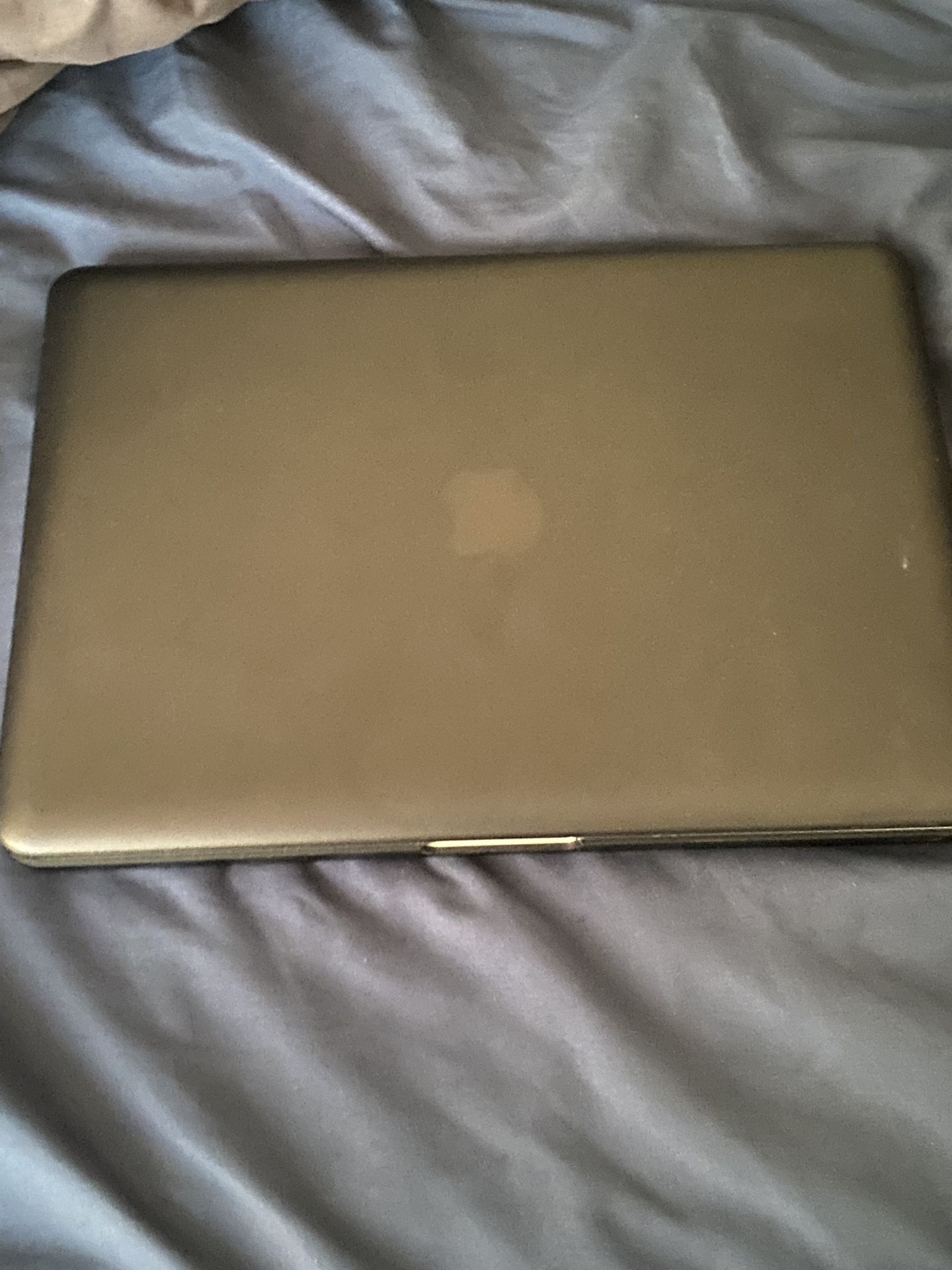 Macbook Pro 2010 + Free Casing