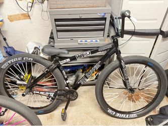 Se bike black and white