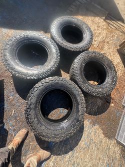 Falken wild  peak tires 🛞  285/70 R17