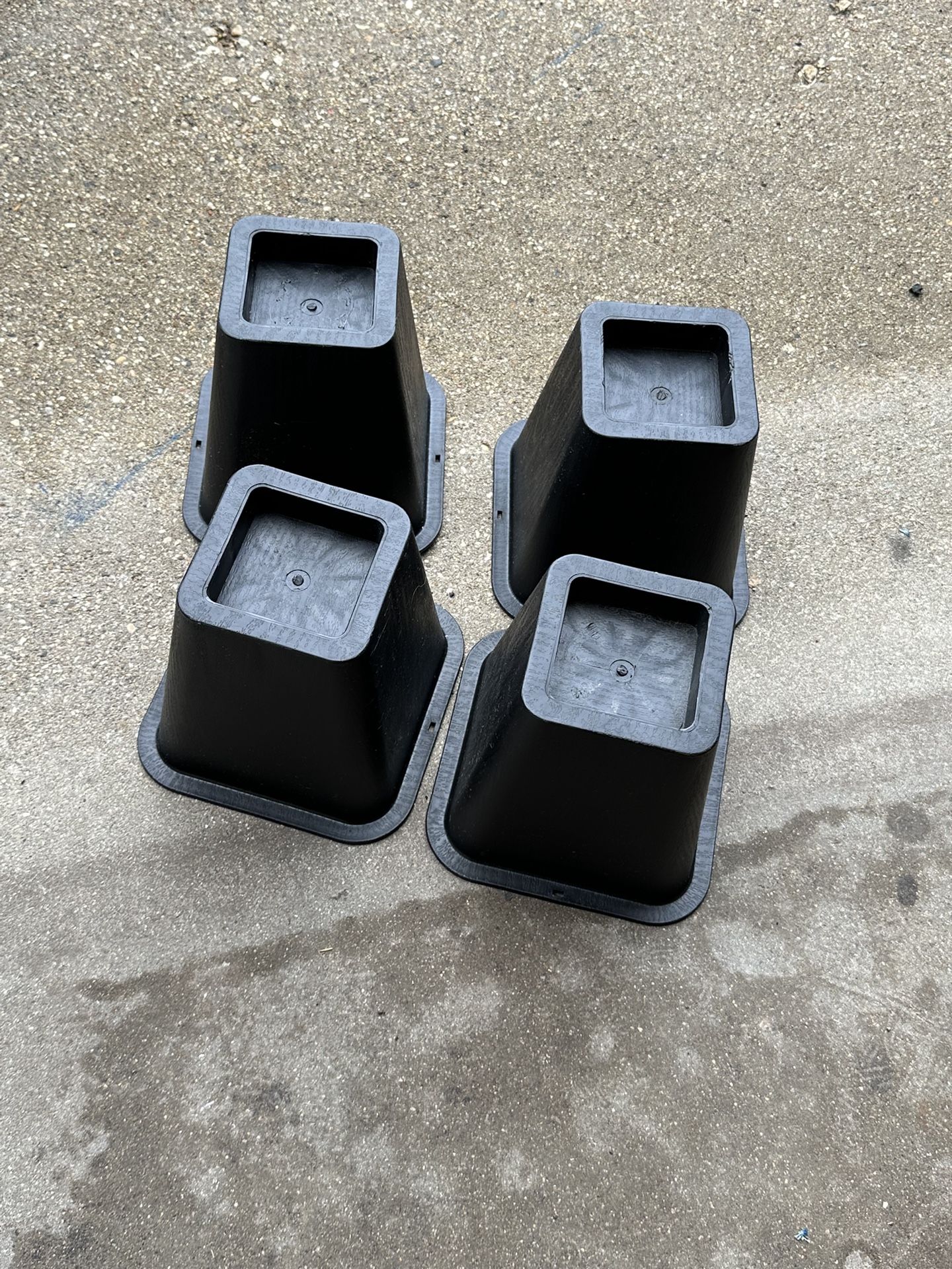 Breadmaker, Humidifier, & Bed risers,