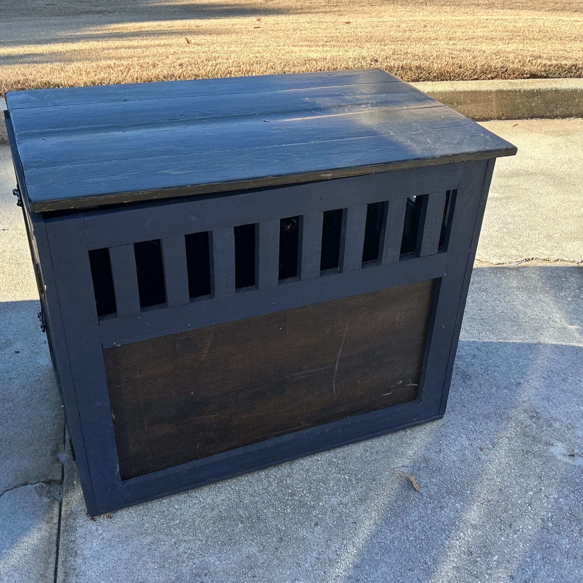 Large wooden crate for a large dog
