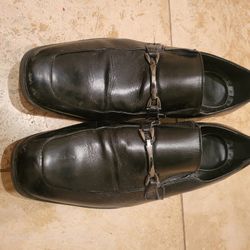 Men's Black Dress Shoes.  Van Heusen Size 12