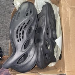 YEEZY FOAM RNNR - Onyx Color - Size 12