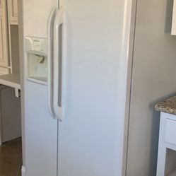 White Fridge 36x70 (southern highlands) 