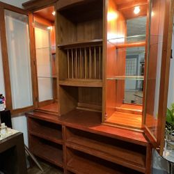 Showcase Cabinet  /  Vitrina 