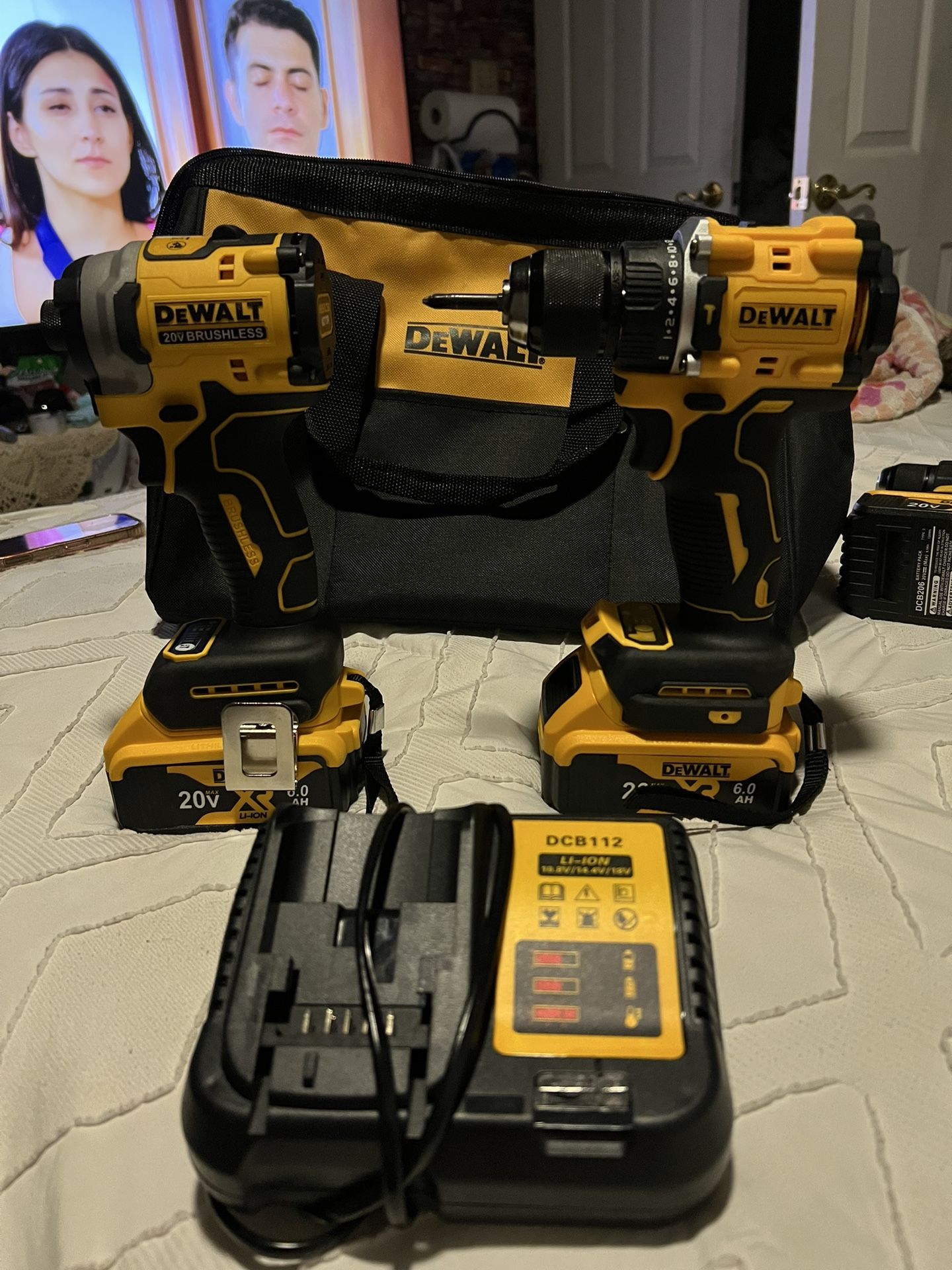 DEWALT 20V MAX BRUSHLESS 2 TOOL COMBO KIT comes with bag and charger new