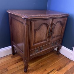 Solid Wood Queen Anne Style Night Stand x2