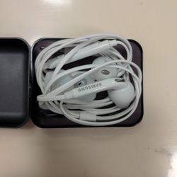 Samsung Headphones Brand New With Extra Heads