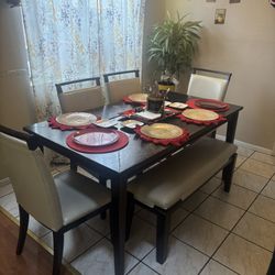 FREEEEEE DINNER TABLE 