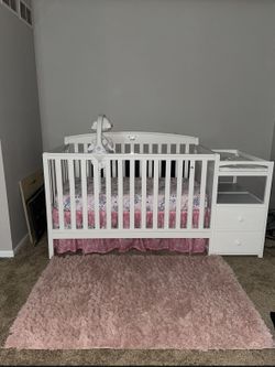 Delta children Royal 4-in-1 Baby crib & Changing table